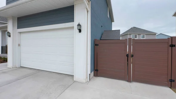 Casa Pano con un bonito exterior, y varias casas a su alrededor. — Foto de Stock