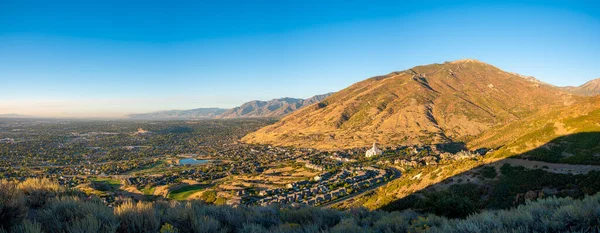 Panoramic view of Draper, Utah against the mountains and beautiful sky at the background — Stock Photo, Image