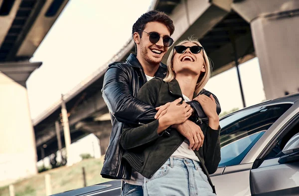 Beautiful Young Couple Casual Clothes Sport Car — Stock Photo, Image