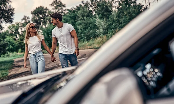 Beautiful Young Couple Casual Clothes Sport Car — Stock Photo, Image