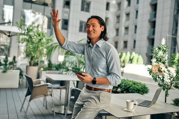 Asiatische Geschäftsleute Der Stadt Selbstbewusster Junger Mann Arbeitet Café — Stockfoto