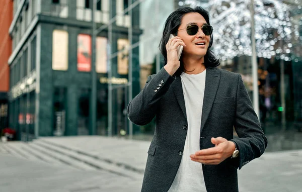 Asiatische Geschäftsleute Der Stadt Selbstbewusster Junger Mann Steht Anzug Und — Stockfoto