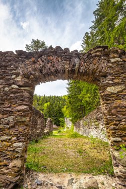 İspanya 'nın Dolina köyü yakınlarındaki tarihi taş binalar, Slovakya, Avrupa