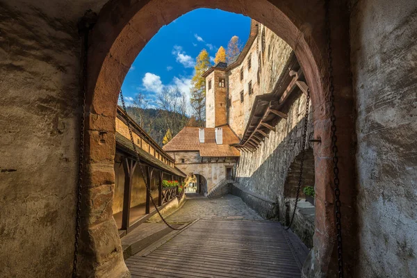 Entrada Patio Del Castillo Medieval Orava Eslovaquia Europa —  Fotos de Stock