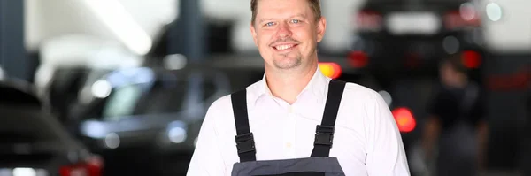 Smiling male in workshop — Stock Photo, Image