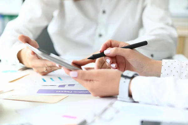 Tender hands of manager — Stock Photo, Image