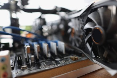 Pci Express kripto para birimi çiftliğine yüklenen yükseltici kümesi