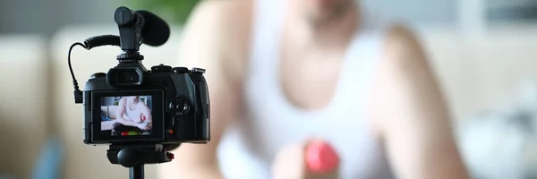 Focused photo on camera that shooting tutorial — Stock Photo, Image