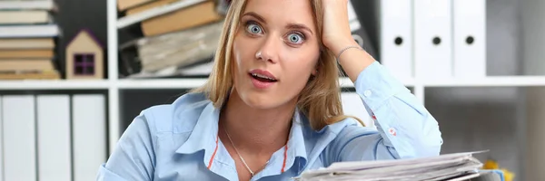 Astonished young woman having a lot of work in office — Stock Photo, Image