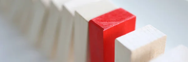 Juego de mesa de bloques de madera blancos y rojos — Foto de Stock