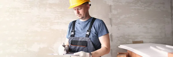 Engineer in work clothes and safety helmet — Stock Photo, Image