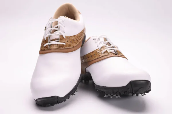Fechar-se de belos sapatos de golfe esporte branco — Fotografia de Stock