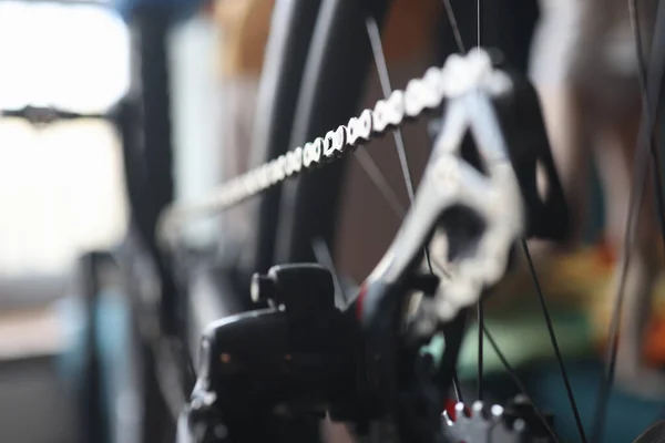 Nahaufnahme der Mountainbike-Kette in der Werkstatt — Stockfoto
