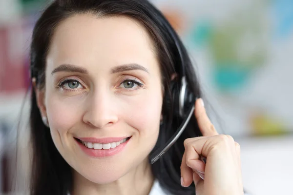 Portrait of woman operator with with headphones answering call — Stock Photo, Image