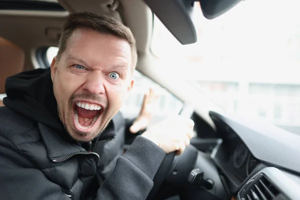 Mad man driver shouts in passenger compartment — Stock Photo, Image