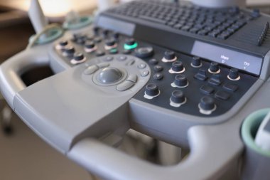 Hastalıkları teşhis etmek için ultrason cihazı klinikte.