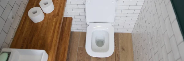 Modern banyo içerisindeki klozet tezgahını kapatın. — Stok fotoğraf