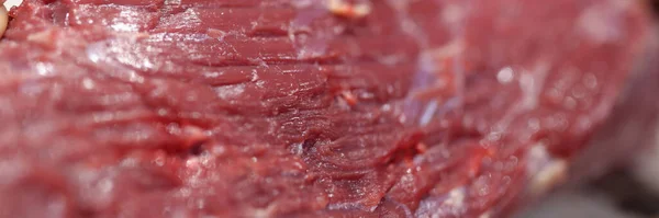 Свежий кусок мяса. Готовить мясные блюда — стоковое фото