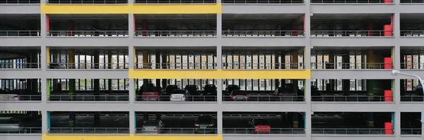 Estacionamiento multinivel para aparcamiento en grandes ciudades —  Fotos de Stock