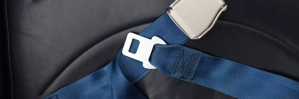 Cinturones de seguridad en el asiento del pasajero del primer plano de la aeronave —  Fotos de Stock
