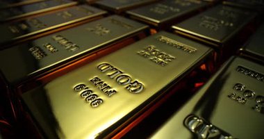 Yığılmış altın külçeleri sıcak ışığı yansıtıyor zenginliğin ve bolluğun davetkar atmosferini yaratıyor. Değerli metaller kavramı depolama yatırımları için değerlidir