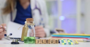 İlaç tedavisi gören ve doktorların hastanede tıbbi kayıtları okuduğu söyleniyor. Sağlık hizmetlerinde ince bağırsak tıkanıklığı teşhisi