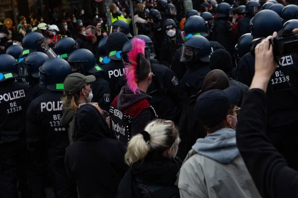 베를린 2021 코로나 바이러스 베를린에서 베르크와 시위대와 진화론 — 스톡 사진