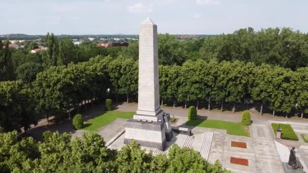 Berlin Jerman Juli 2021 Monumen Perang Soviet Schnholzer Heide Distrik — Stok Video