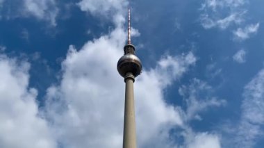 Çeviri: mjöllnir İyi seyirler.