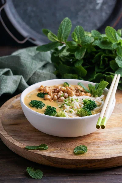 Laksa Nudelsoppa Med Pumpa Och Broccoli Thai Kryddig Soppa — Stockfoto