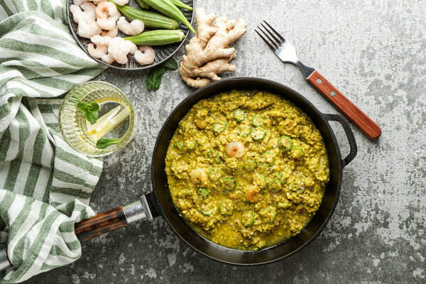 Каруру, традиционное афро-бразильское блюдо, приготовленное из окры и сушеных креветок, помидоров, кешью и арахиса