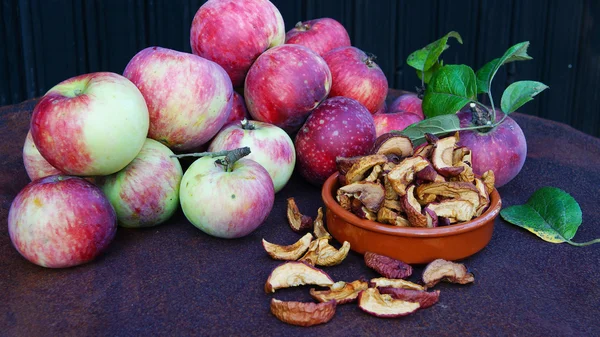 Apples fresh and dried