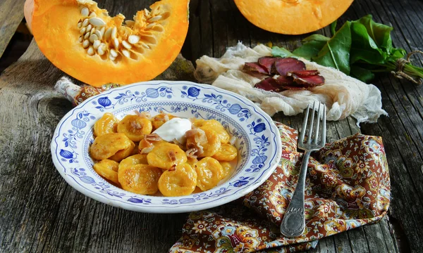 Greaves ile kabak gnocchi