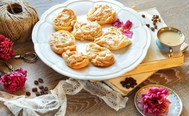 Lor gül şeklinde gelen beze tanımlama bilgileri