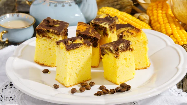 Polenta kahve (Mısır köftesi) sağlıklı kahvaltı ile
