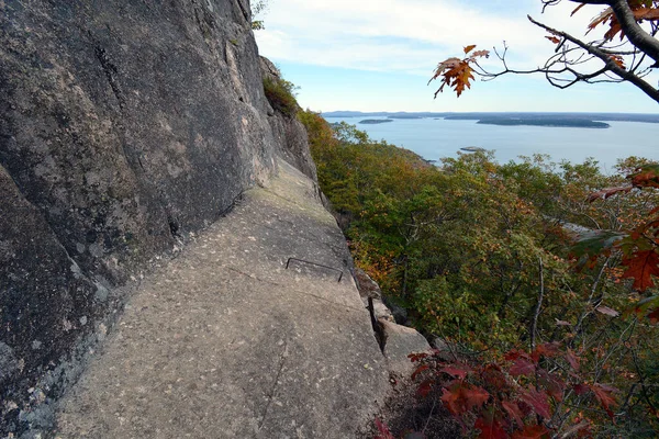 Sendero Precipitación Parque Nacional Acadia Con Vista Bahía — Foto de Stock