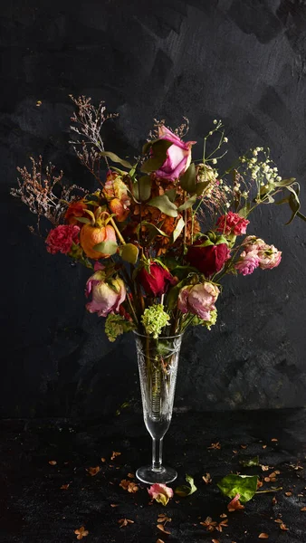 Bouquet Dried Flowers Crystal Vase Black Background — Stock Photo, Image