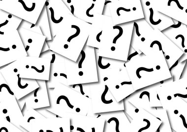 Belirsizlik, soruşturma, sorun çözme, merak ve karar verme kavramlarını temsil eden dağılmış soru işaretli kartlar, hafif arkaplan üzerine raster illüstrasyon.
