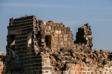 2020 yazında Suriye 'nin kuzeydoğusundaki El Hol IŞİD kampı çocukları, 70.000' den fazla IŞİD takipçisine ev sahipliği yapıyor..