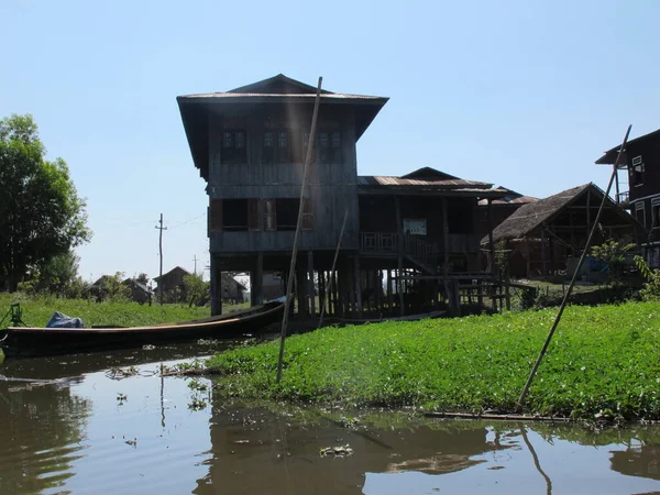 夏のミャンマーの農村生活と観光スポット — ストック写真