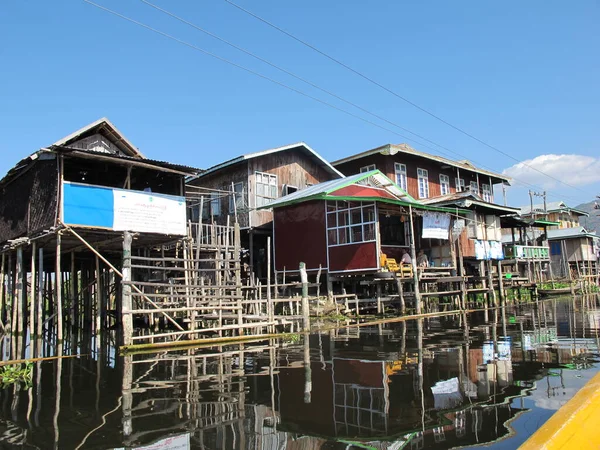Kırsal yaşam ve yazın Myanmar manzarası