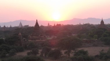 Kırsal yaşam ve yazın Myanmar manzarası