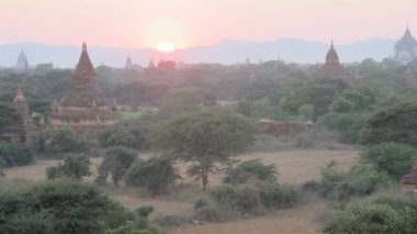 Kırsal yaşam ve yazın Myanmar manzarası