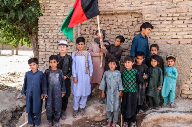 Bedir 'de günlük mülteci köyü hayatı, Afganistan' da çölde..