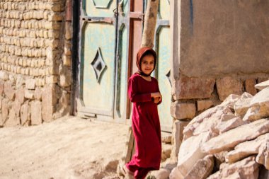 Bedir 'de günlük mülteci köyü hayatı, Afganistan' da çölde..