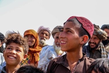 Bedir 'de günlük mülteci köyü hayatı, Afganistan' da çölde..