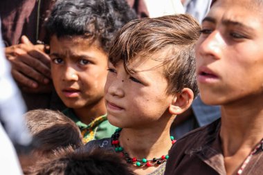 Bedir 'de günlük mülteci köyü hayatı, Afganistan' da çölde..