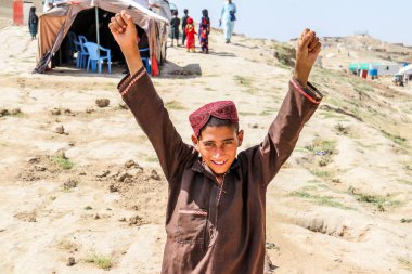 Bedir 'de günlük mülteci köyü hayatı, Afganistan' da çölde..