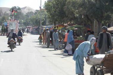 Bedir 'de günlük mülteci köyü hayatı, Afganistan' da çölde..