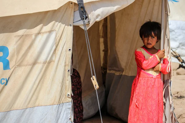 Bedir 'de günlük mülteci köyü hayatı, Afganistan' da çölde..